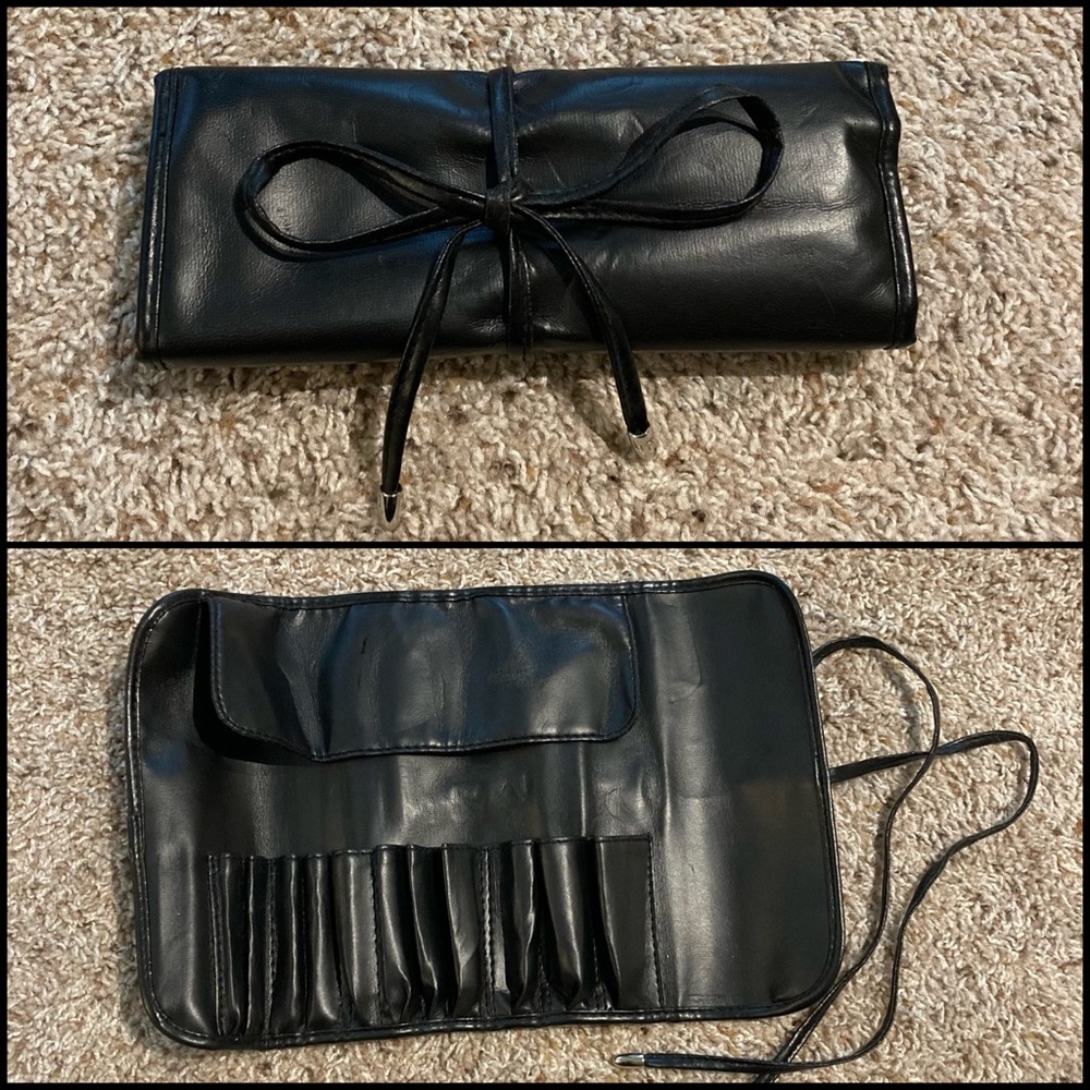 Makeup brush holder